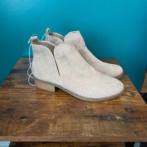 Universal Thread Cream Ankle Booties